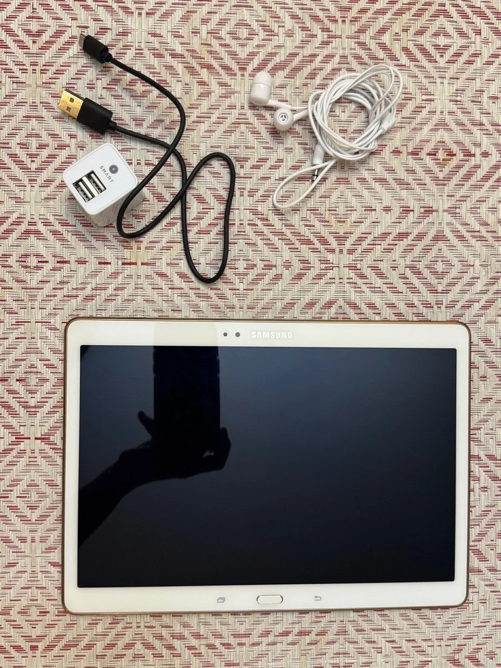 Samsung 2014 White Tablet with Charger and Earbuds SM-T800 16GB